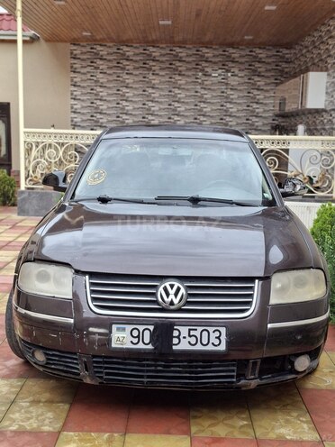 Volkswagen Passat-1