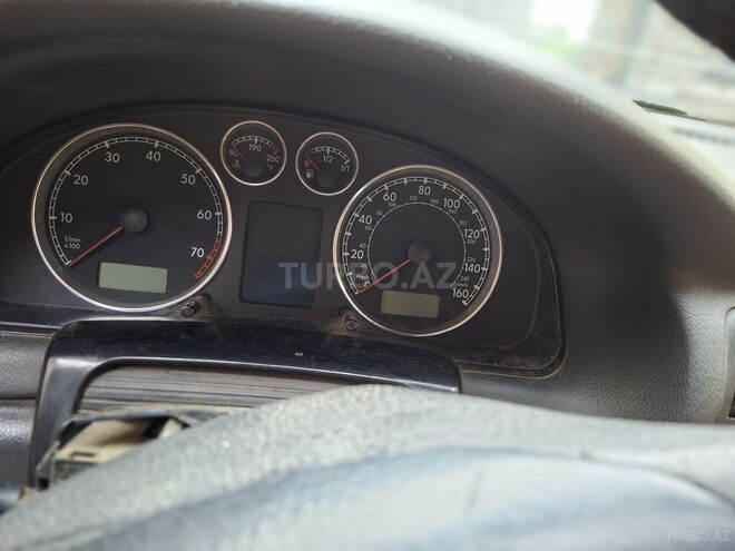Volkswagen Passat-5