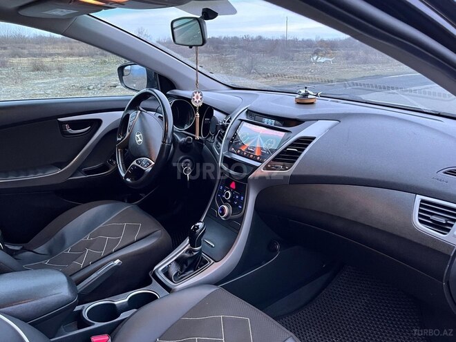 Hyundai Elantra-3