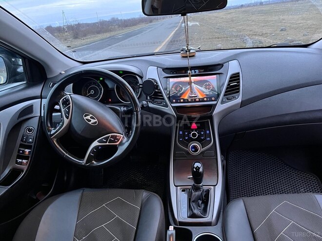 Hyundai Elantra-2