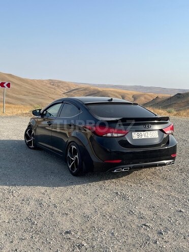 Hyundai Elantra-4