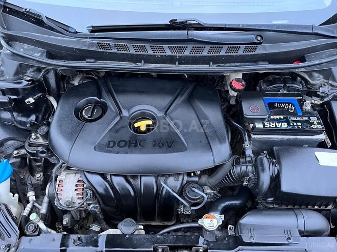 Hyundai Elantra-9
