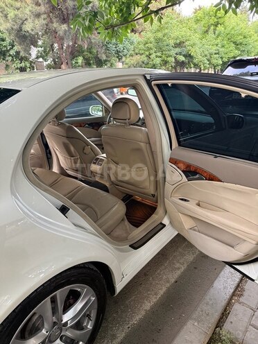 Mercedes E 240-11