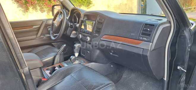 Mitsubishi Pajero-4