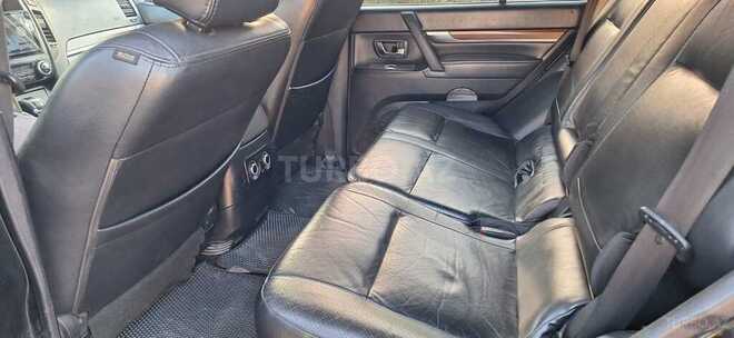 Mitsubishi Pajero-8