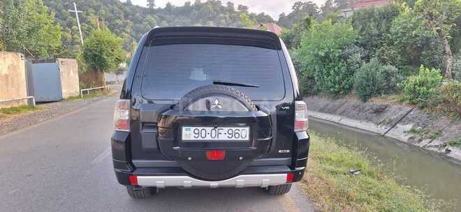 Mitsubishi Pajero-5