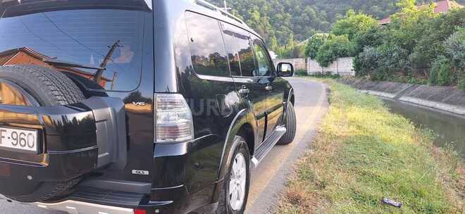 Mitsubishi Pajero-13