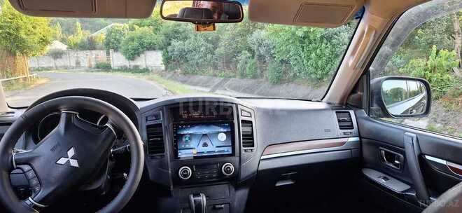 Mitsubishi Pajero-7