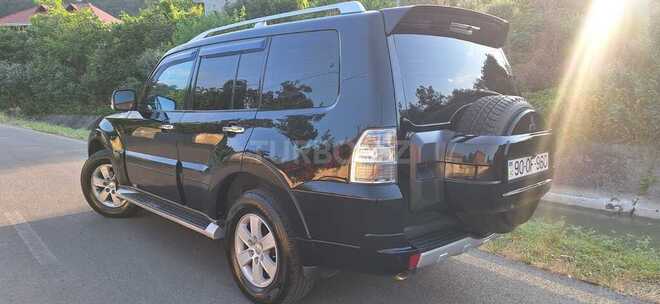 Mitsubishi Pajero-12