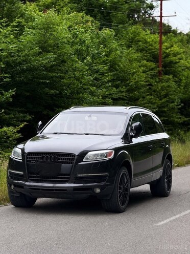 Audi Q7-4