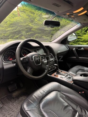 Audi Q7-7