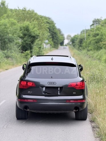 Audi Q7-9