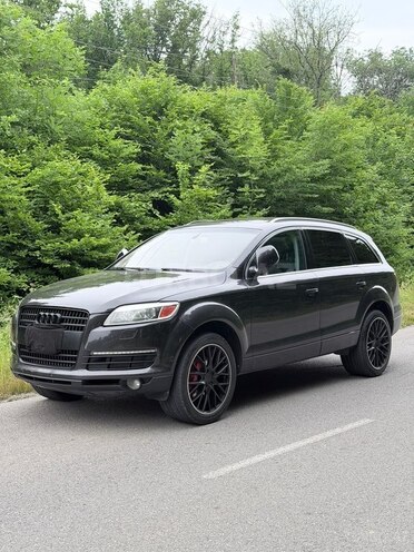 Audi Q7-11