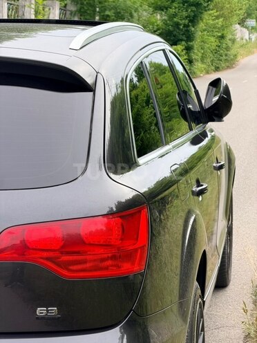 Audi Q7-8