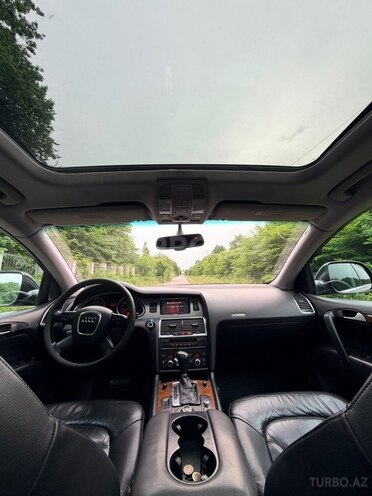 Audi Q7-6