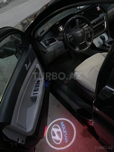 Hyundai Sonata-15