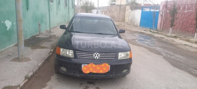 Volkswagen Passat-1