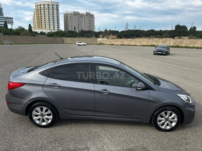 Hyundai Accent-4