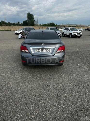 Hyundai Accent-5