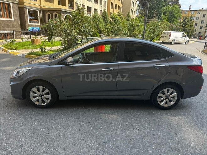 Hyundai Accent-10
