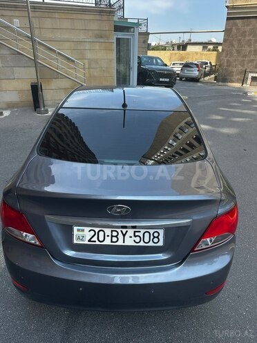 Hyundai Accent-11