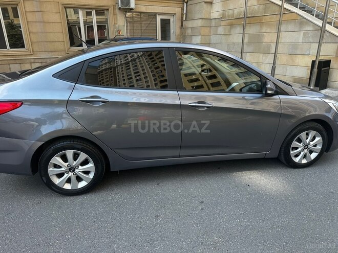 Hyundai Accent-12