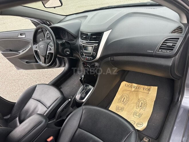 Hyundai Accent-14