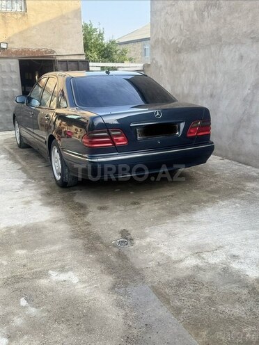 Mercedes E 320-3