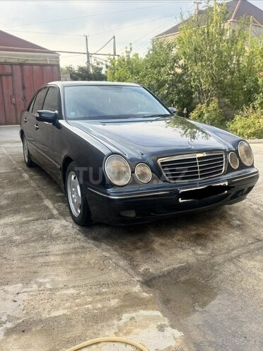 Mercedes E 320-1