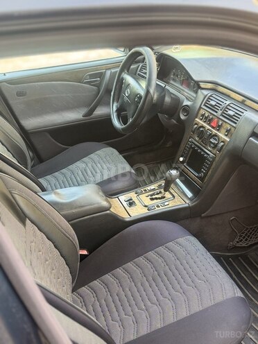 Mercedes E 320-6