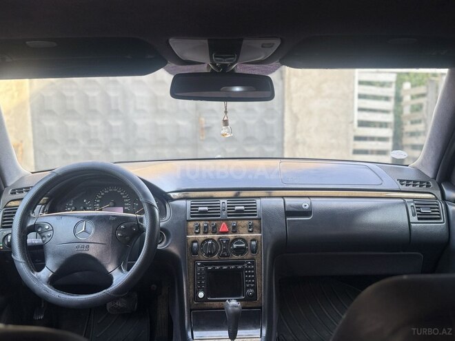 Mercedes E 320-5