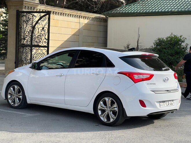 Hyundai Elantra-4