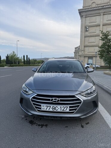 Hyundai Elantra-1