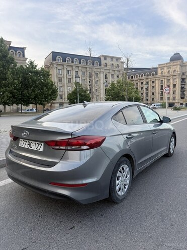 Hyundai Elantra-2