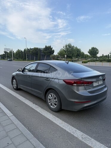 Hyundai Elantra-3