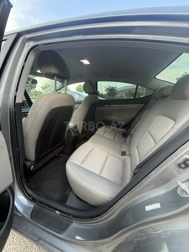 Hyundai Elantra-5