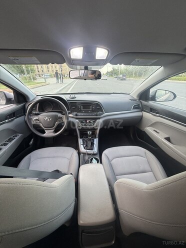 Hyundai Elantra-4