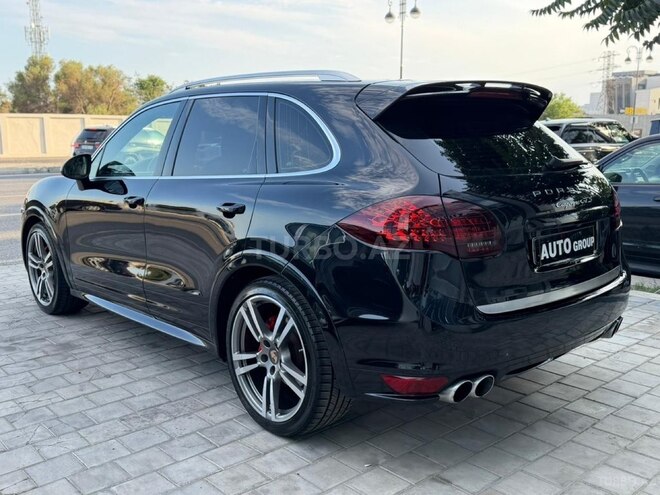 Porsche Cayenne Turbo S-4