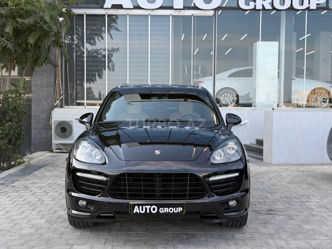 Porsche Cayenne Turbo S-1