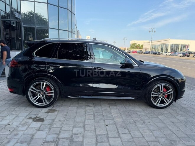 Porsche Cayenne Turbo S-15