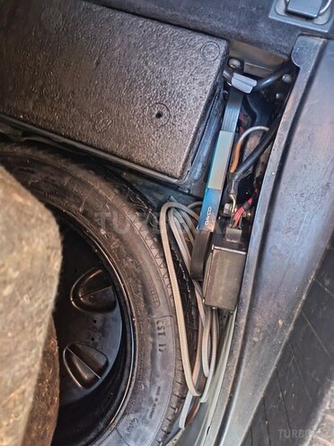 Mercedes E 200-10