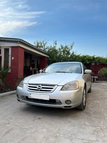 Nissan Altima-1