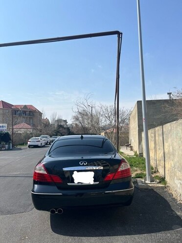 Infiniti Q45-3
