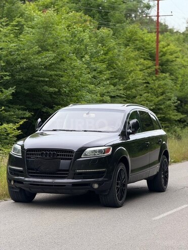 Audi Q7-1