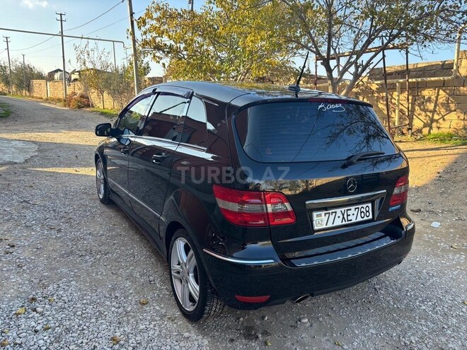 Mercedes B 180-2