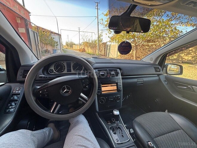 Mercedes B 180-3
