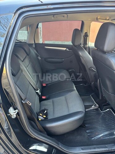 Mercedes B 180-4