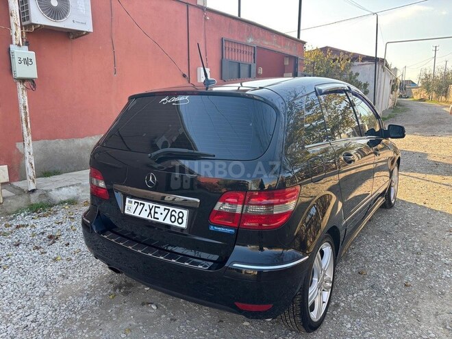 Mercedes B 180-6