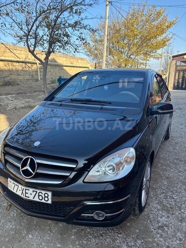 Mercedes B 180-11