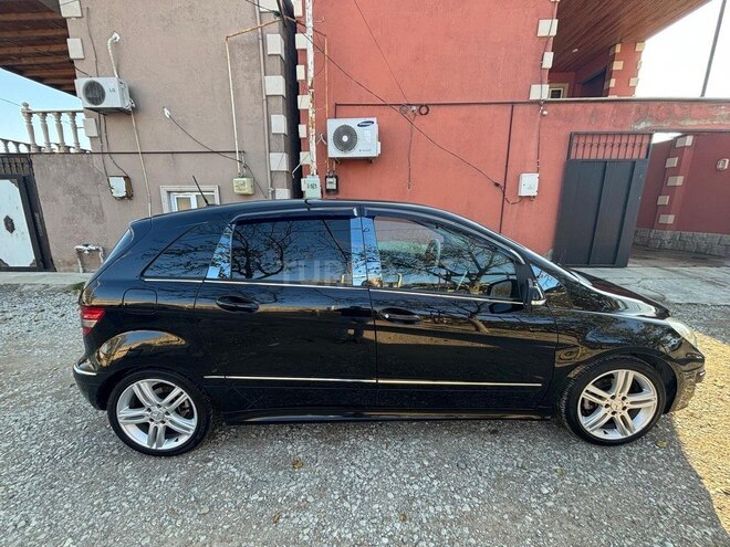 Mercedes B 180-12